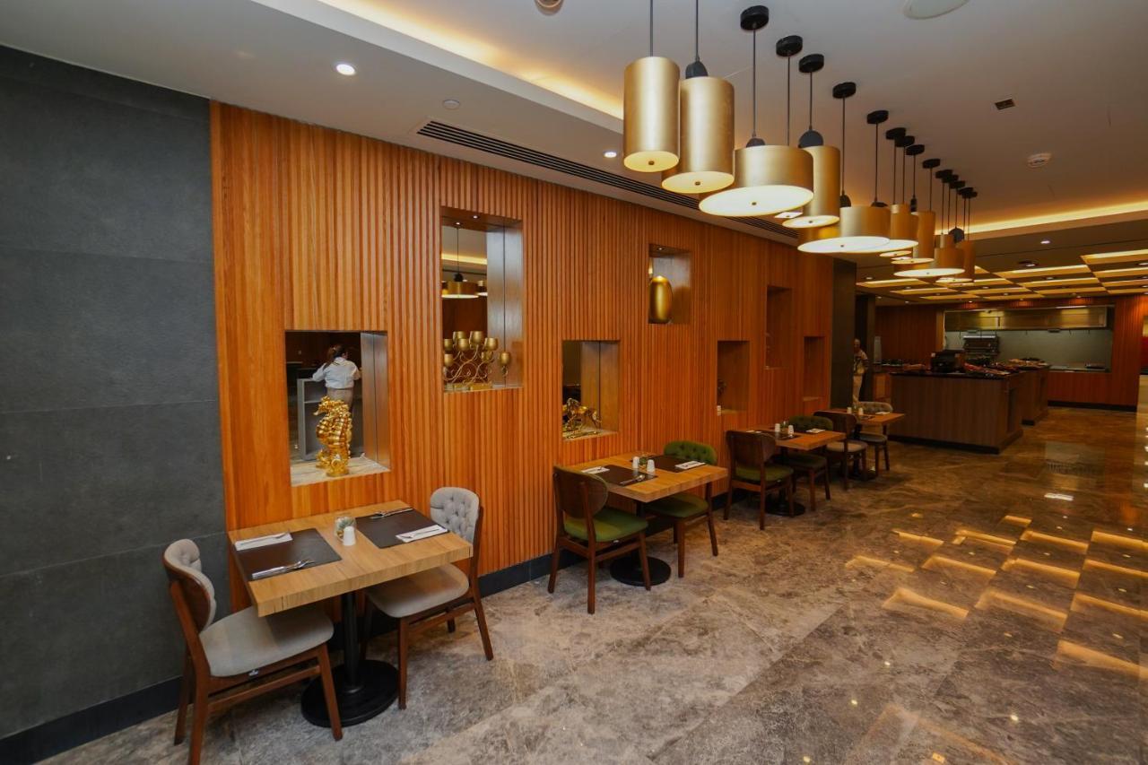 The Grand Lux Hotel Doha Eksteriør billede The interior of the restaurant