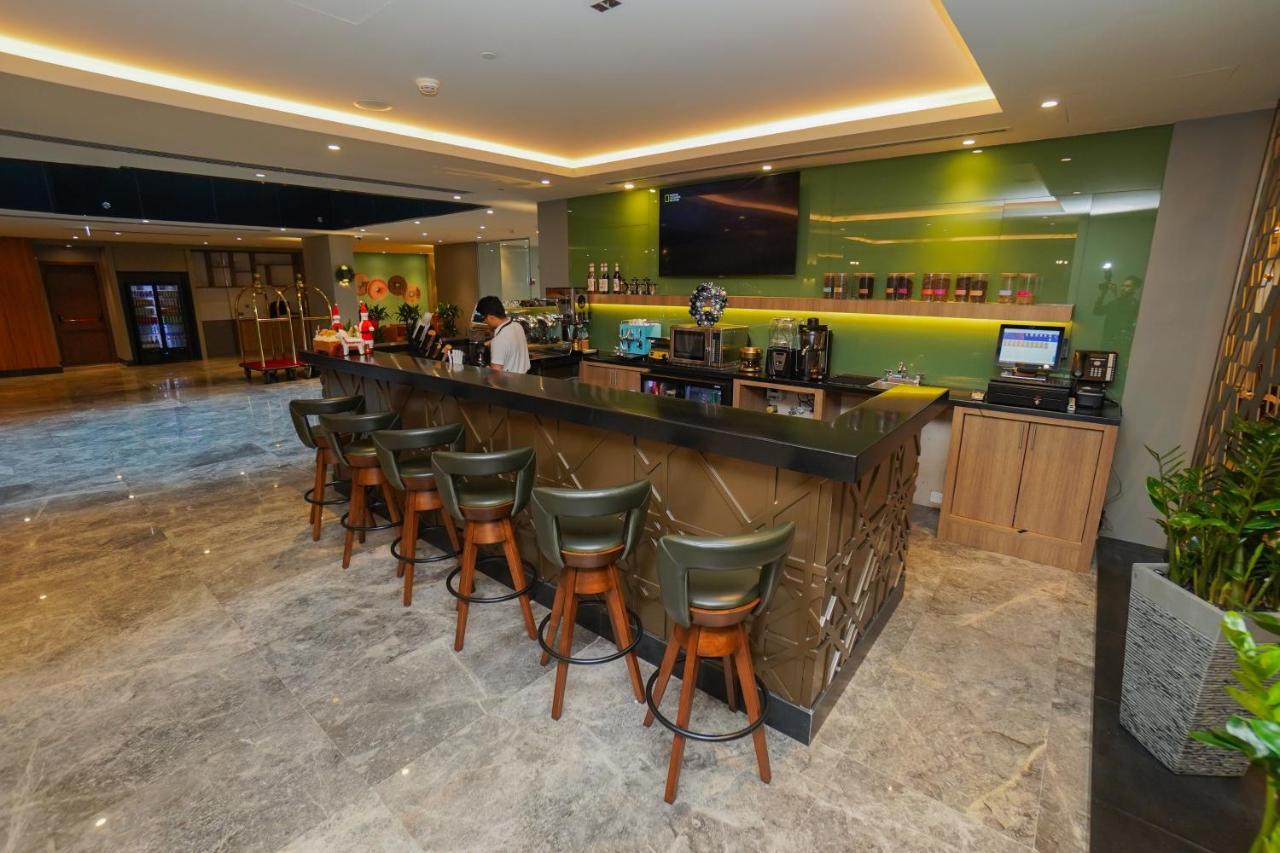 The Grand Lux Hotel Doha Eksteriør billede The bar at the lounge